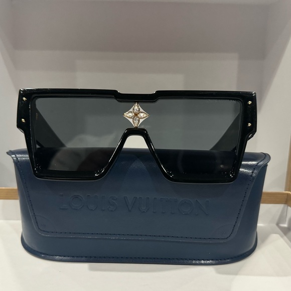 Louis Vuitton Men’s Star Sunglasses - Picture 1 of 8